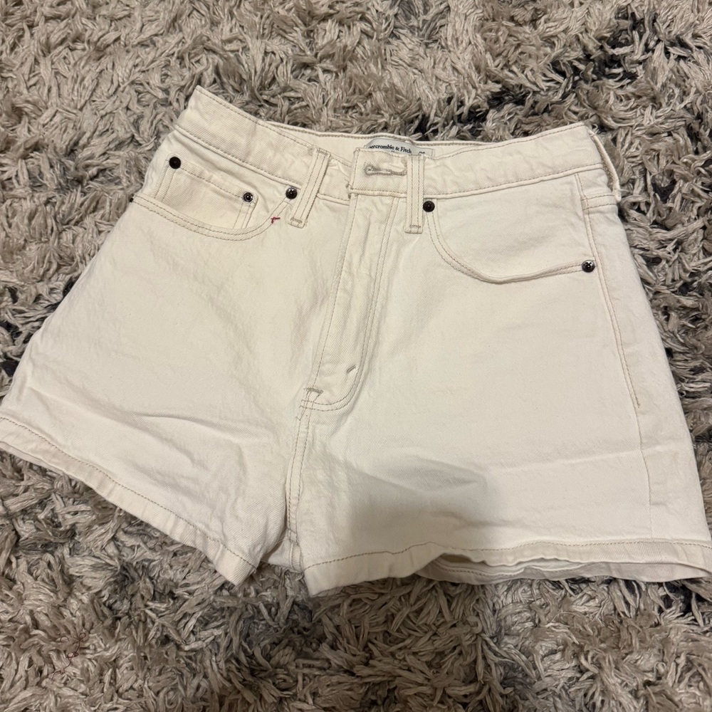 Abercrombie Curve Love High Rise White Jean Mom Shorts SIZE 2 / 26